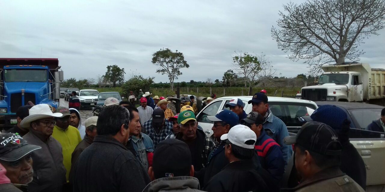 Bloquean camino a Frijolillo
