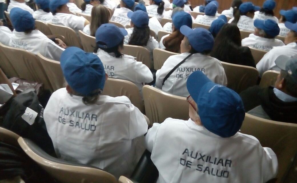 Entregan estimulo económico e implementos a Auxiliares de Salud