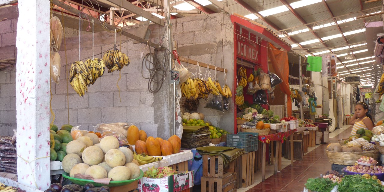 Carencia de alumbrado continua afectando a locatarios del Mercado «Héroes del 47»