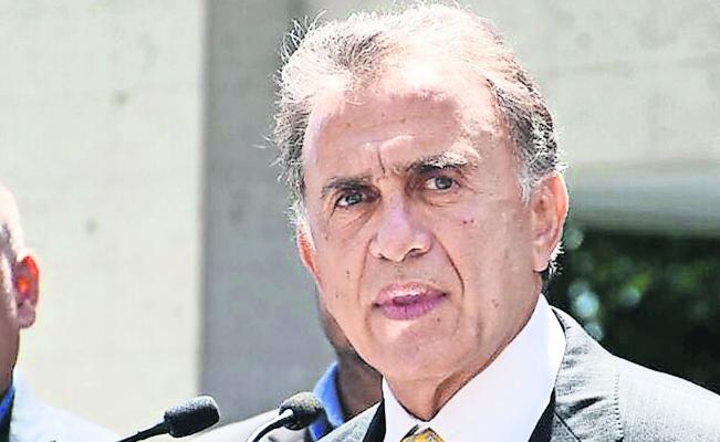 El gobernador viola las libertades