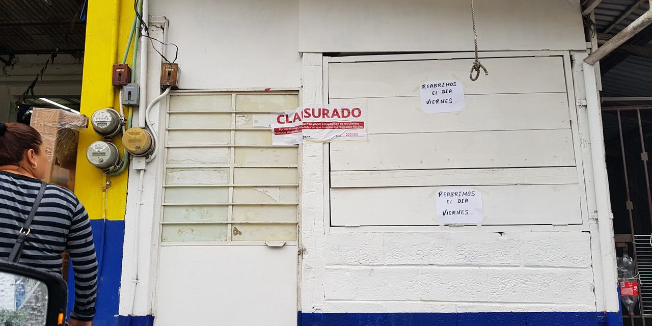 SAT CLAUSURA NEGOCIO POR NO EXPEDIR COMPROBANTES FISCALES