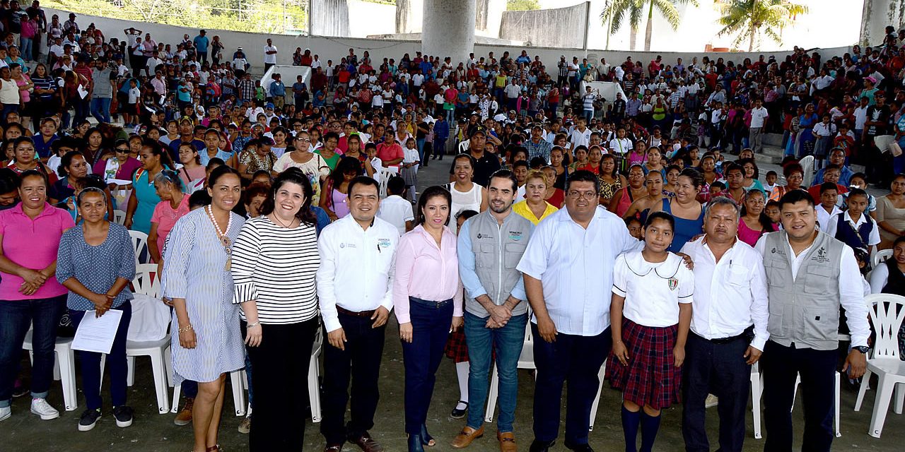 Más de Mil 300 becas entregó Veracruz Comienza Contigo