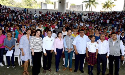 Más de Mil 300 becas entregó Veracruz Comienza Contigo