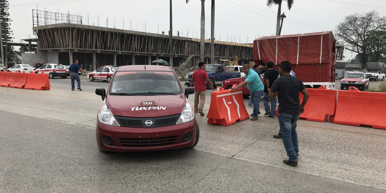 Muro provisional causa inconformidad a taxistas