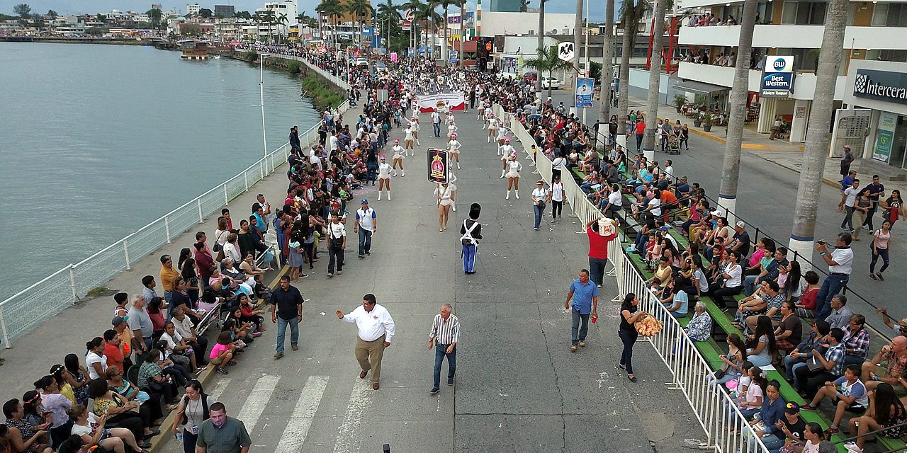 Impresionante primer desfile de carnaval