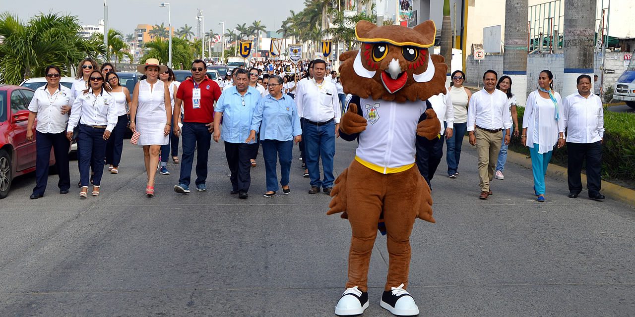 Alcalde da bienvenida a normalistas