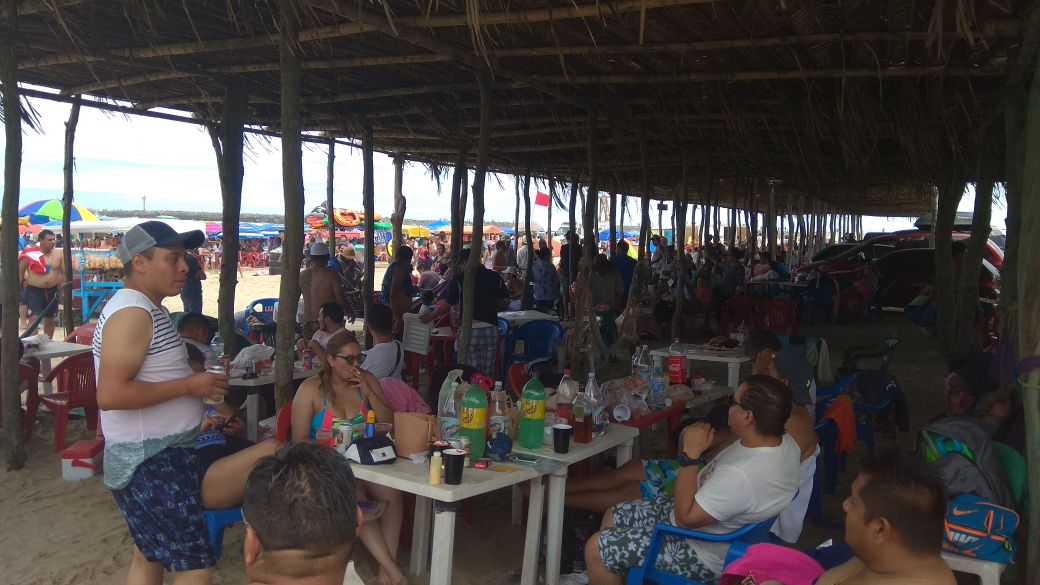 Denuncian abusos de prestadores de servicios de la zona de playa