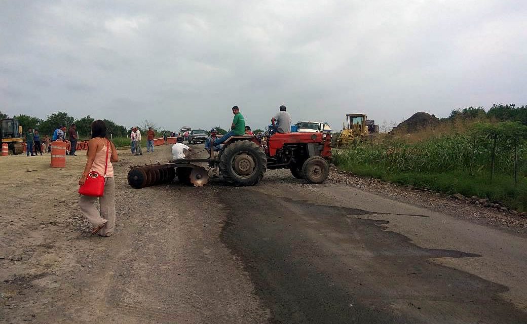 Bloquean trabajos de la Tuxpan-Tampico