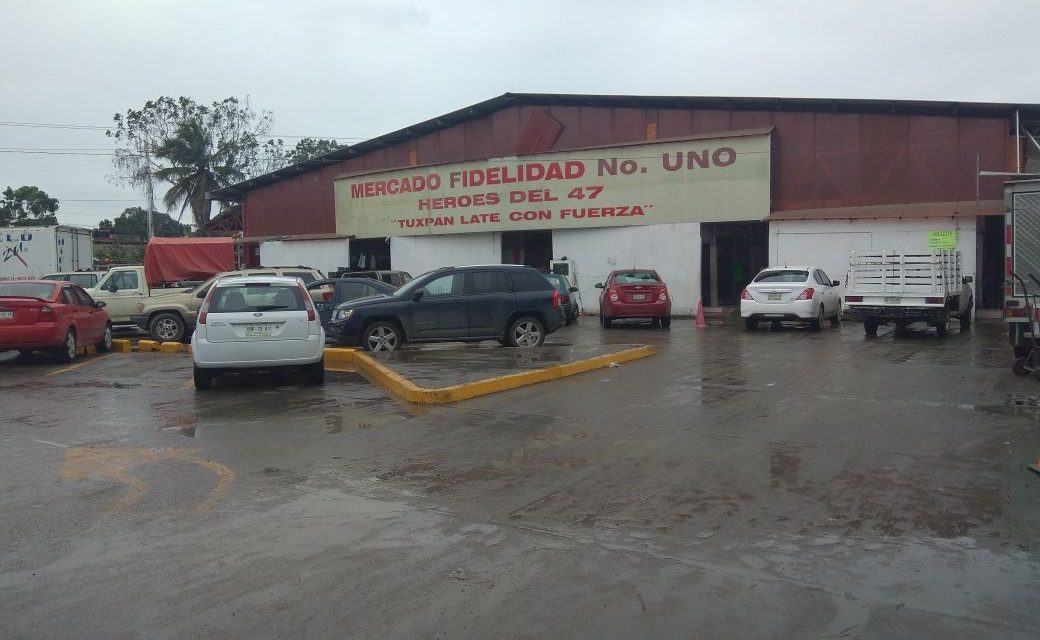 Locatarios de mercado de Tuxpan sin agua potable