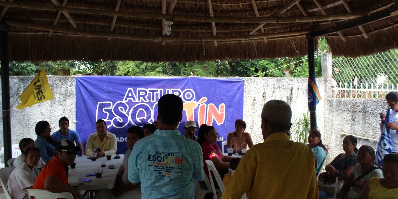 Escucha Arturo Esquitín problemáticas de empleo y campo en Cerro Azul
