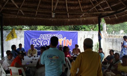 Escucha Arturo Esquitín problemáticas de empleo y campo en Cerro Azul