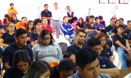 Diserta Toño Aguilar conferencia a universitarios