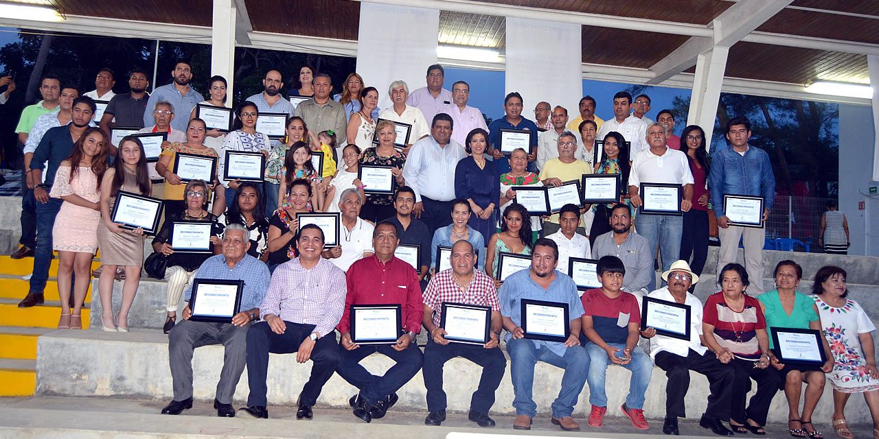 Dignos reconocimientos a empresarios Tuxpeños