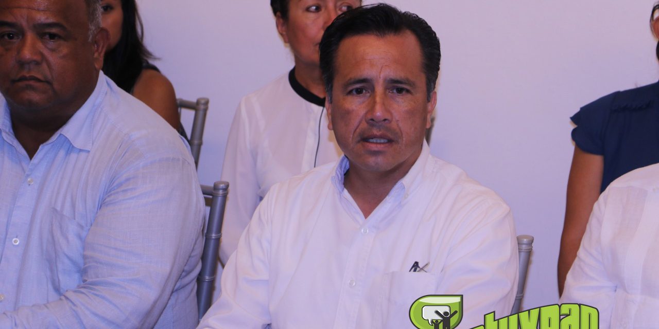 CUITLÁHUAC GARCÍA SE REÚNE CON EMPRESARIOS EN TUXPAN