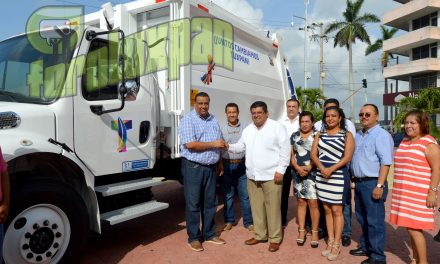 Nuevo camión de limpia pública y uniformes entregó alcalde
