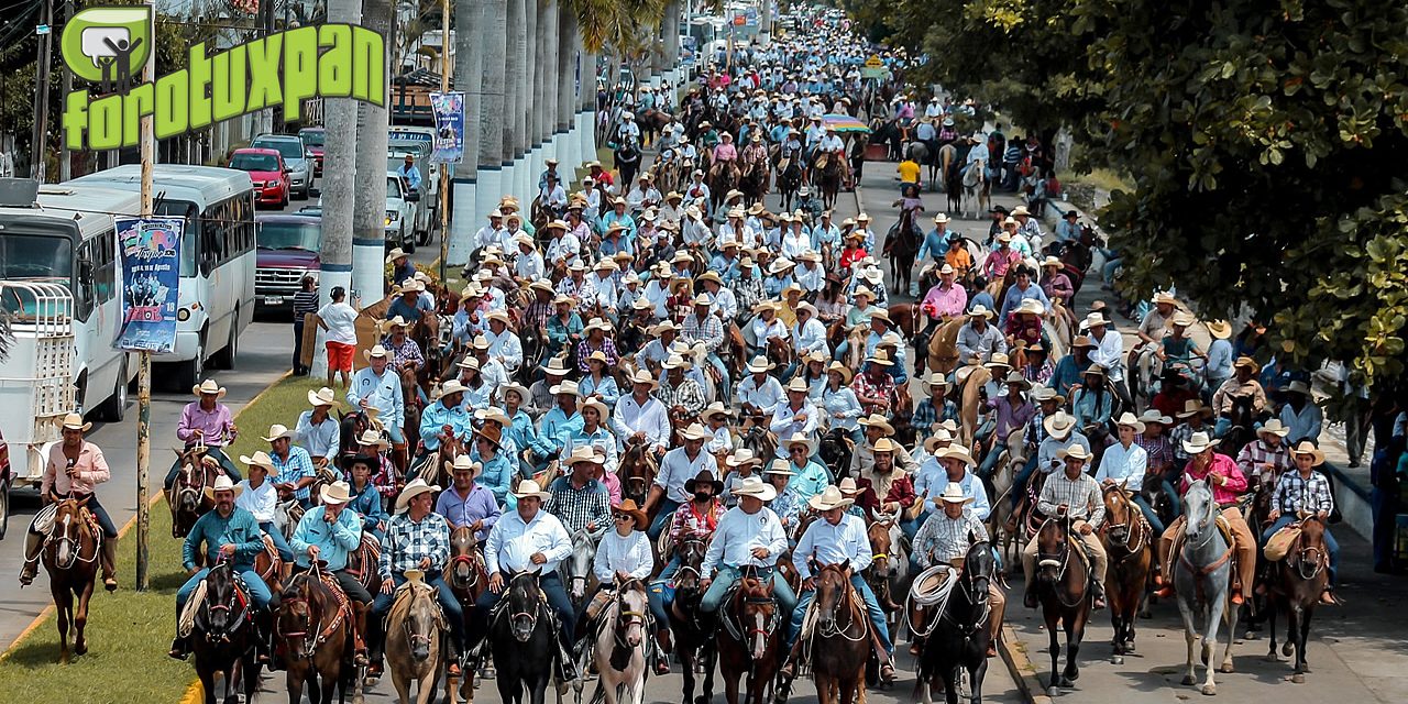 Imponente cabalgata en honor a la Virgen de la Asunción