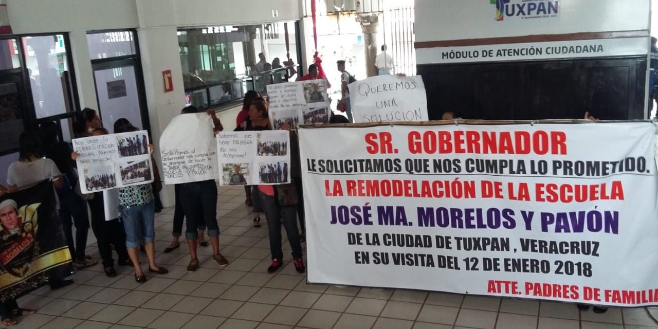 Manifestación en ayuntamiento Tuxpan