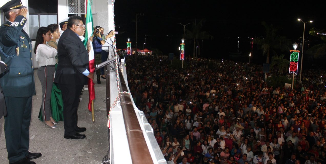 Toño Aguilar encabeza espectacular noche mexicana del 208 aniversario de la Independencia de México