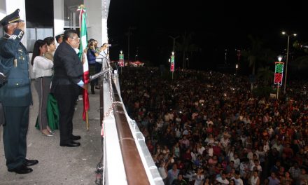 Toño Aguilar encabeza espectacular noche mexicana del 208 aniversario de la Independencia de México