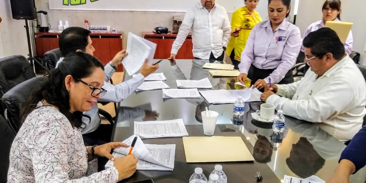 Ayuntamiento de Tuxpan, firma contrato con BANSÍ S.A. para Refinanciamiento de la Deuda Pública municipal