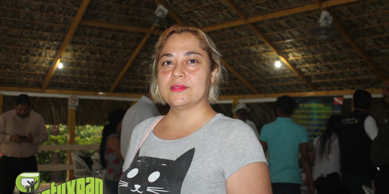 Pasarela de adopción de mascotas por Refugios de Tuxpan