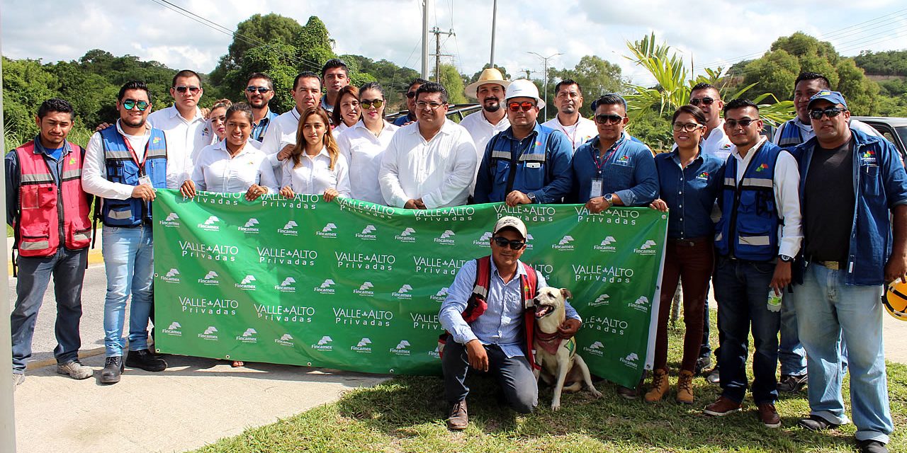Alcalde da banderazo a reencarpetado asfáltico, entronque UV a Valle Alto