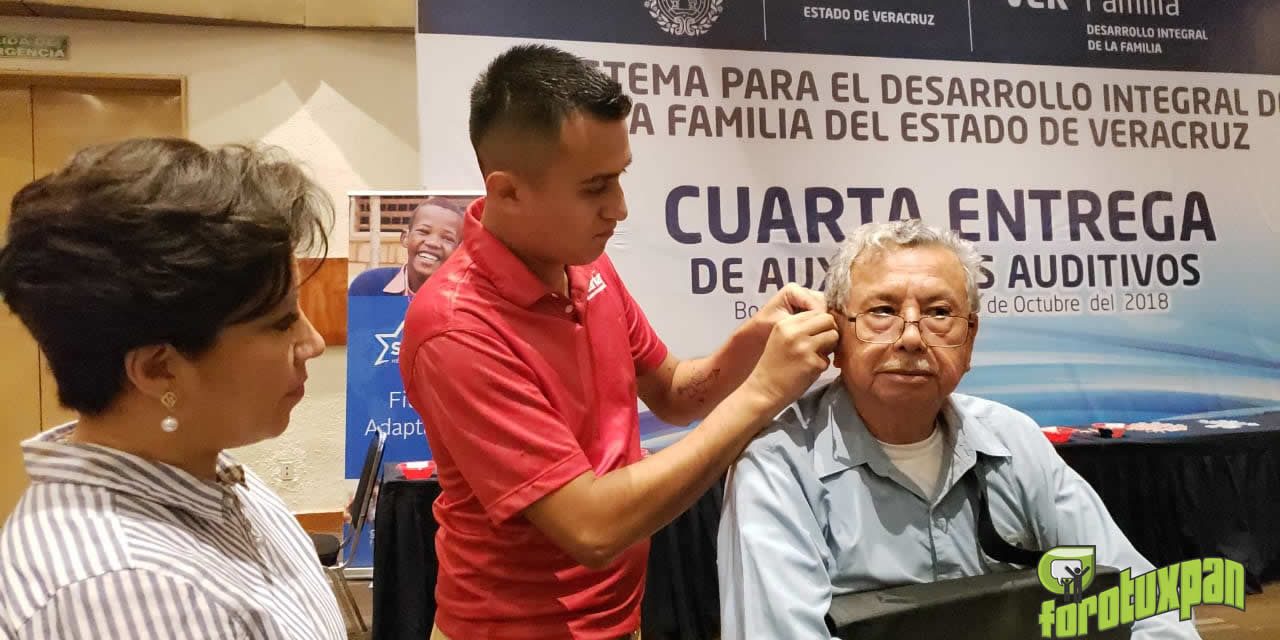 Beneficia la Presidenta del DIF con Auxiliares Auditivos a Tuxpeños