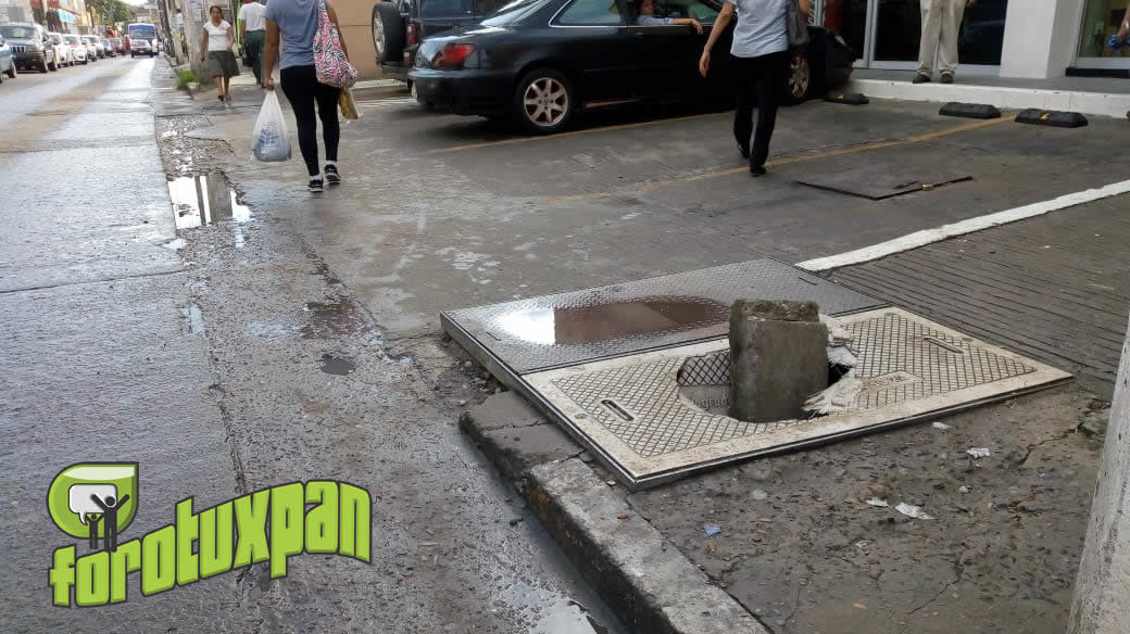 Tapa de Registro CFE rota en Pleno Centro