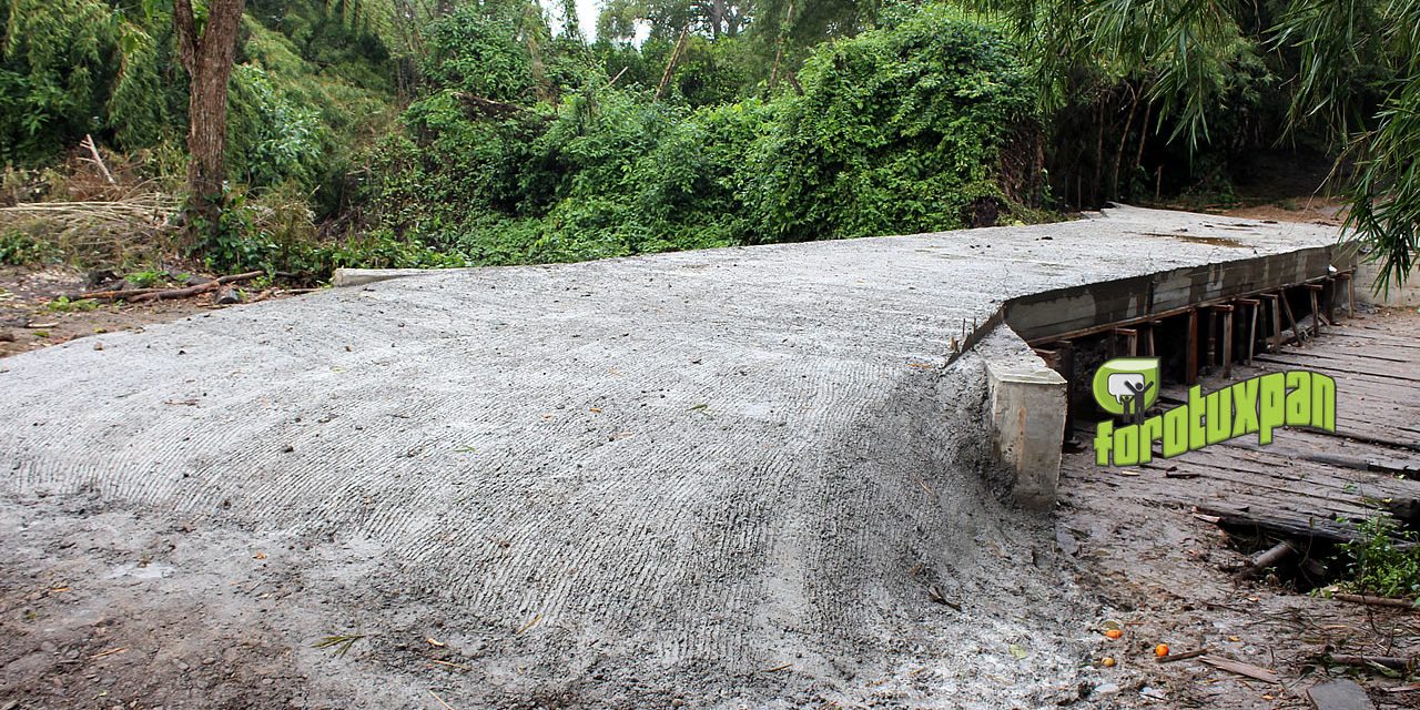 Gobierno municipal otorga apoyo para construcción de puente en la comunidad de Países Bajos