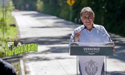 Inaugura el Gobernador Yunes la carretera Alto Lucero – Madroño – Plan de las Hayas – Topilitos – Palma Sola
