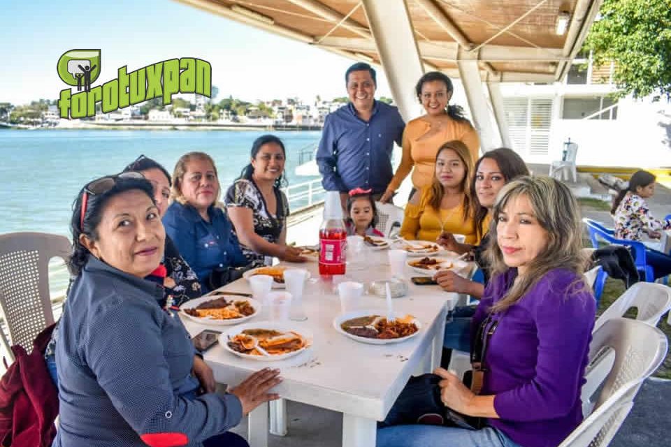 Encabeza regidora convivencia a trabajadores municipales