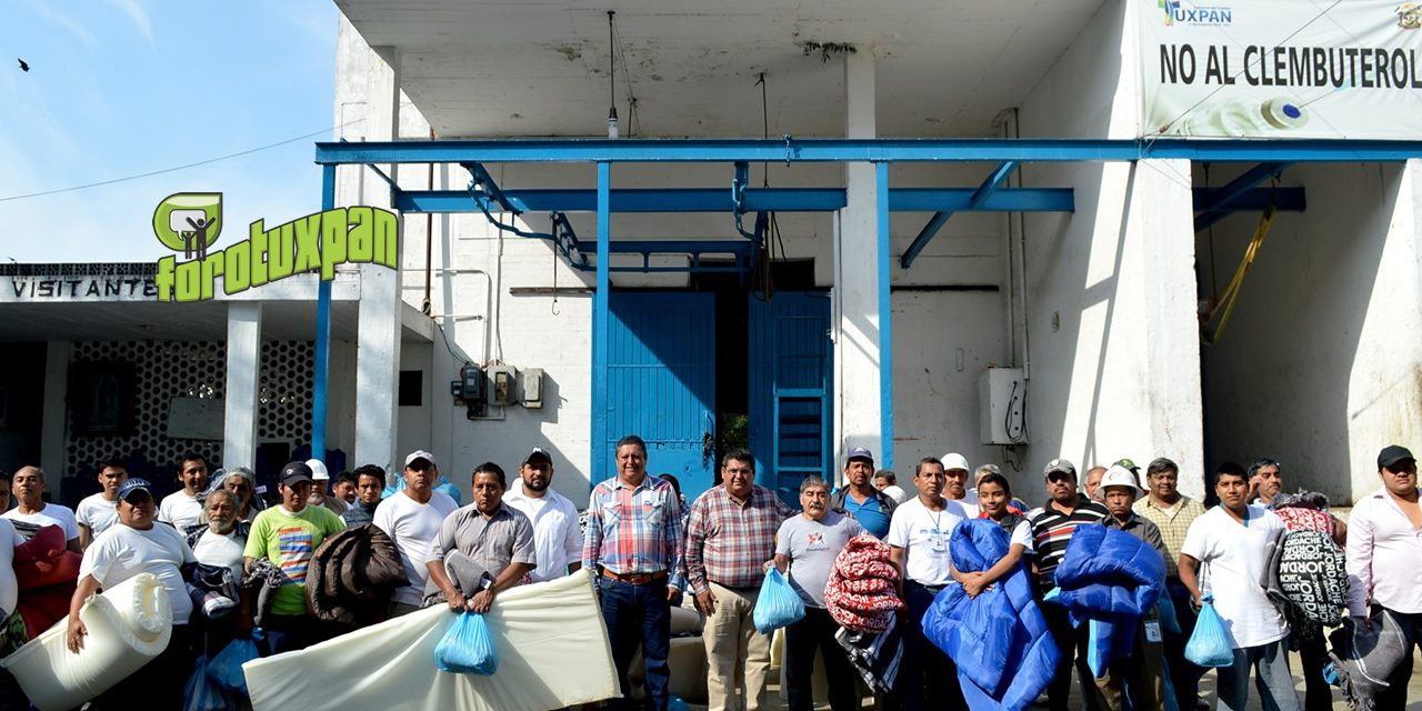 Apoyos invernales para trabajadores del Rastro Municipal