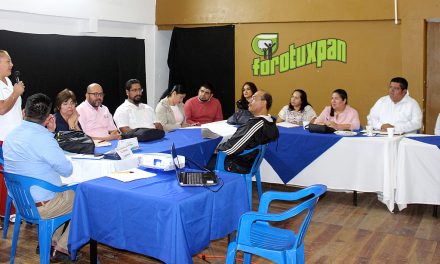 Toño Aguilar comprometido con las escuelas para su desarrollo