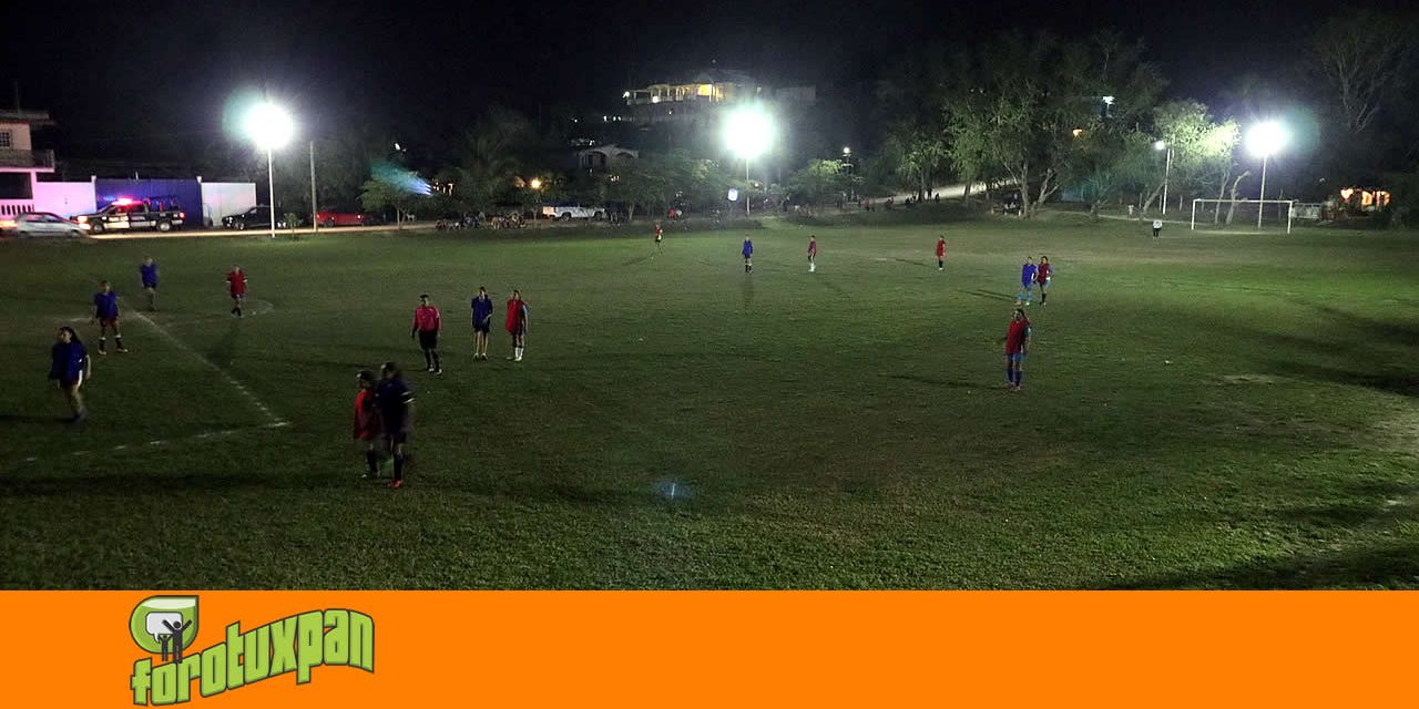 Campo de la Ochoa estrenó nuevo sistema de alumbrado