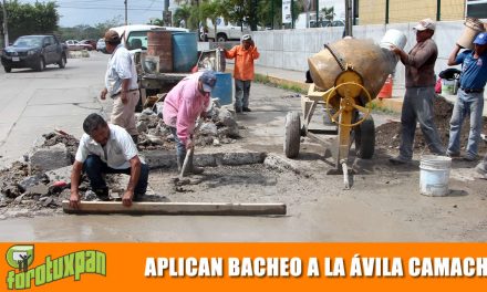 Aplican bacheo en la Manuel Ávila Camacho