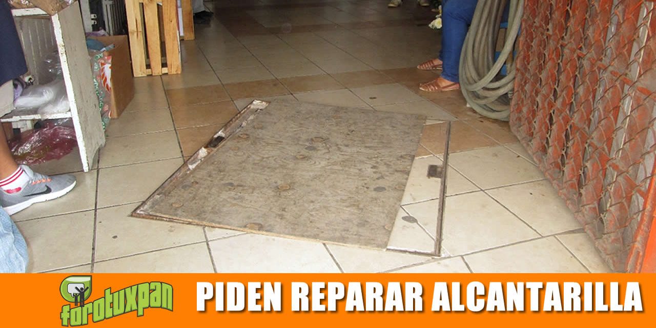 Piden Arreglo de Alcantarilla en el Mercado Municipal