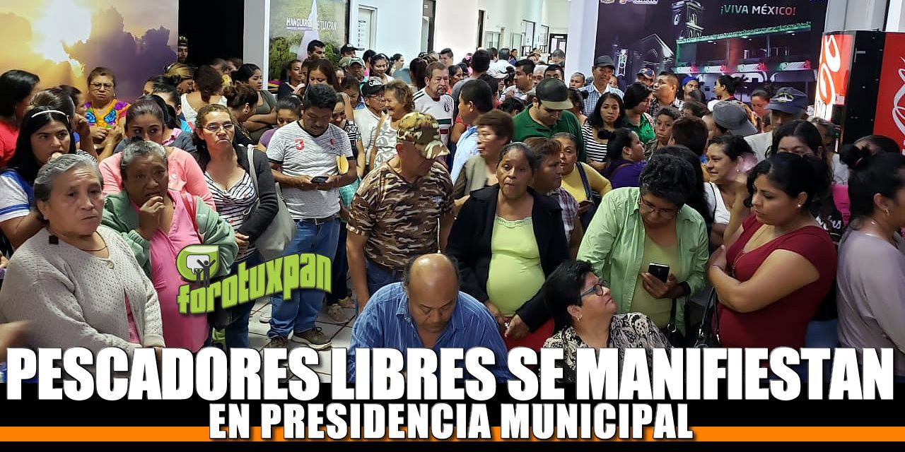 Pescadores Libres se manifiestan en Presidencia Municipal