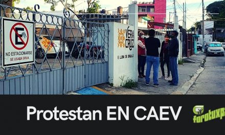 USUARIOS TUXPEÑOS PROTESTAN FRENTE A CAEV