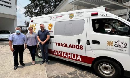 Genaro Ibáñez apoya a gestión de la alcaldesa de Tamiahua para la adjudicación de una ambulancia