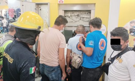 SSP Municipal, Bomberos y PC rescatan a personas atrapadas en un elevador