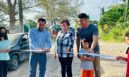 Juan Gómez y la agencia municipal de Banderas inauguran el mercado Rodante de la comunidad