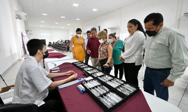 Cientos de personas beneficiadas con la Jornada de Salud Visual, del DIF Tuxpan