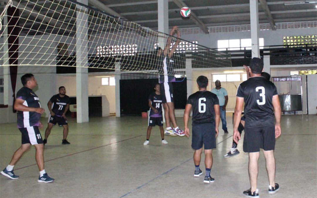 Tamiahua: Semifinal de voleibol varonil entre 300 vs Bastardas