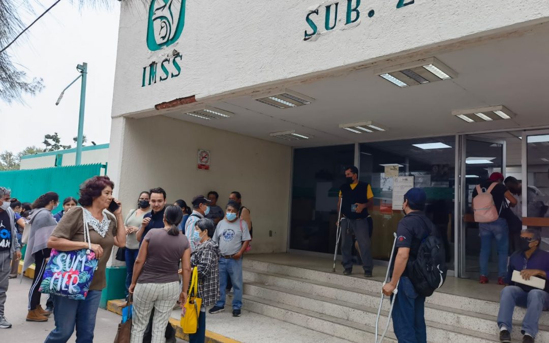 Se manifiestan en el IMSS