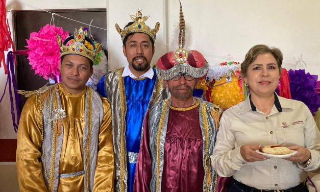 Tamiahua: Los Reyes Magos visitaron a los adultos mayores de Hilos de Plata
