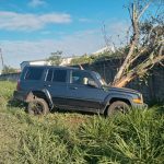 Abandonan Jeep Kommander con placas sobrepuestas