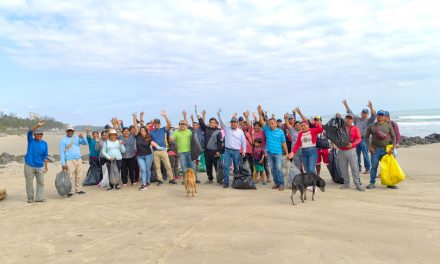 Comerciantes de San Antonio realizan su 1er Limpieza de playa
