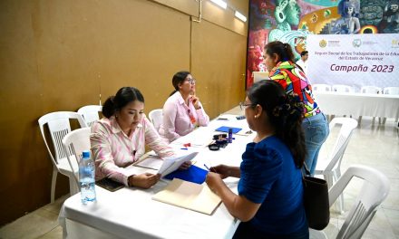 En jornada itinerante, SSTEEV realiza entrega de certificación testamentaria a docentes de Tuxpan