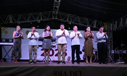 Gobierno de Tuxpan festeja y reconoce la importante labor de las maestras y maestros