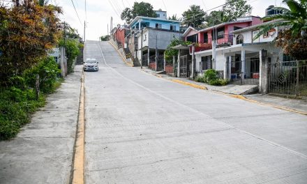 Inauguran la pavimentación con concreto hidráulico de la calle Ayuntamiento de la colonia Murillo Vidal